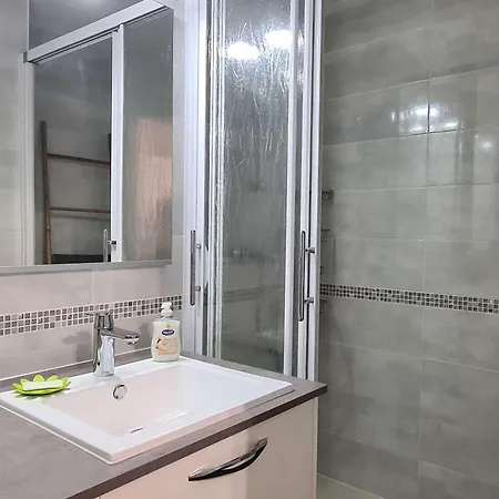 Renove Avec Piscine Et Garage, A 600m De La Et 200m Du Port - Cap D'agde - Fr-1-249-404