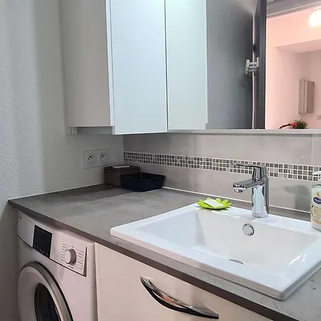Renove Avec Piscine Et Garage, A 600m De La Et 200m Du Port - Cap D'agde - Fr-1-249-404 * Agde